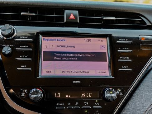 Used 2020 Toyota Camry LE image 32