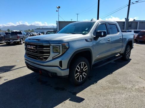 Used 2023 GMC Sierra 1500 AT4 w/ Technology Package AWD/4WD image 4