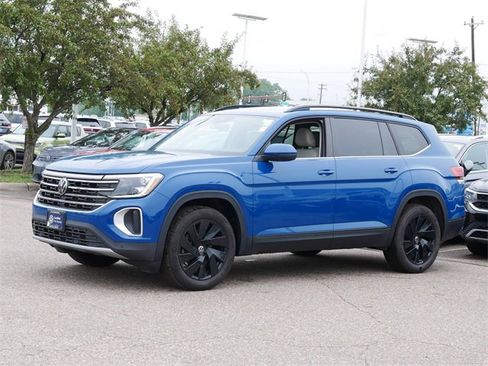 Certified 2025 Volkswagen Atlas SE image 3