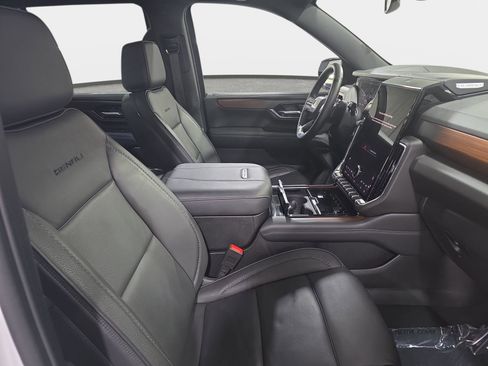 Used 2025 GMC Yukon Denali AWD/4WD image 10