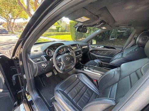 Used 2015 Mercedes-Benz ML 63 AMG 4MATIC w/ AMG Performance Package image 32