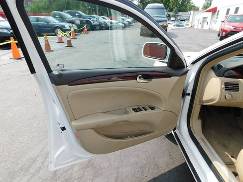 Used 2008 Buick Lucerne CXL w/ Driver Confidence Package FWD image 19