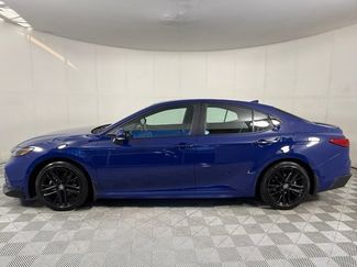 Used 2025 Toyota Camry SE FWD video 3