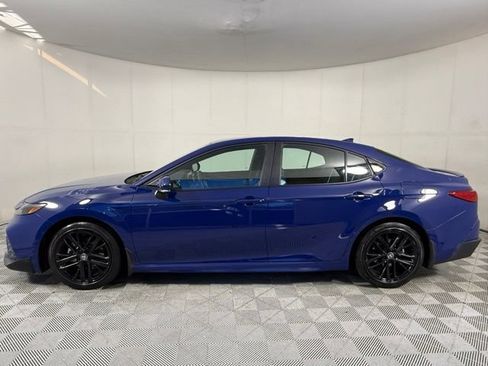 Used 2025 Toyota Camry SE FWD image 3
