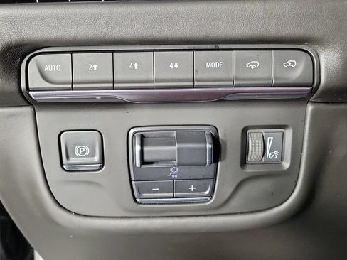 Certified 2025 Cadillac Escalade ESV Sport Platinum w/ LPO, Floor Liner Package AWD/4WD image 33