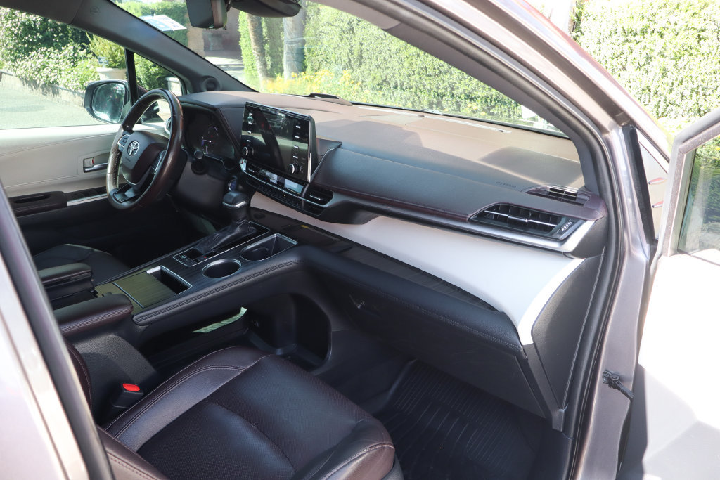 Used 2021 Toyota Sienna Platinum AWD/4WD image 47
