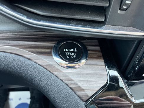 Used 2023 Ford Explorer Limited w/ Limited Technology Package image 17