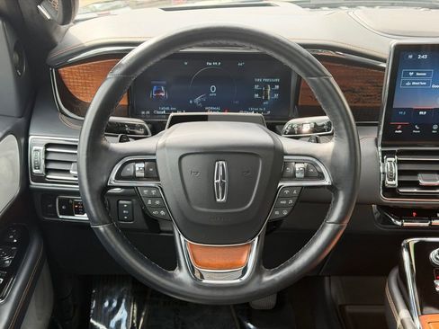 Used 2023 Lincoln Navigator Black Label image 18