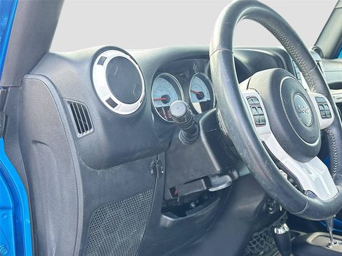 Used 2014 Jeep Wrangler Unlimited Sahara AWD/4WD image 10