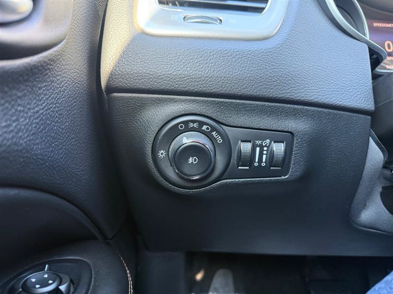 Used 2018 Jeep Compass Latitude w/ Popular Equipment Group AWD/4WD image 35