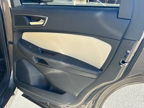 Used 2019 Ford Edge SE image 32