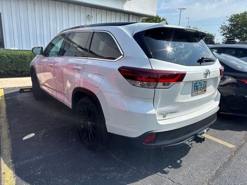 Used 2019 Toyota Highlander SE AWD/4WD image 4