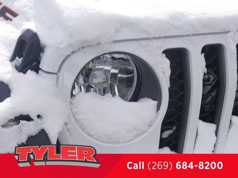 Used 2022 Jeep Gladiator Mojave w/ Cold Weather Group AWD/4WD image 10
