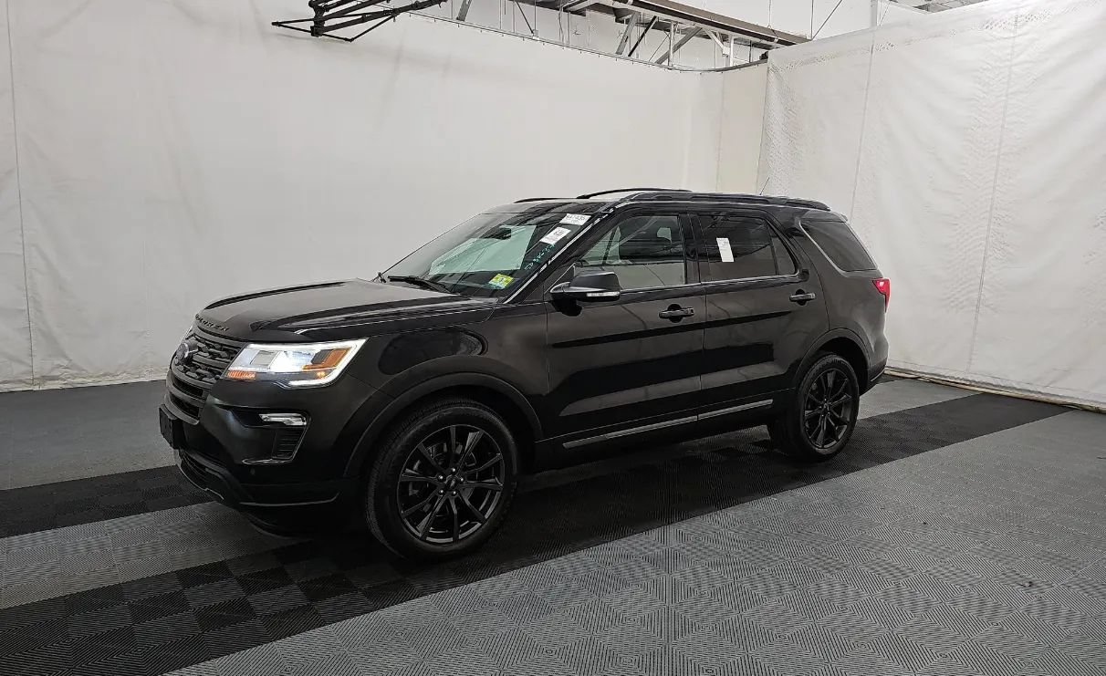 Used 2019 Ford Explorer XLT w/ Equipment Group 202A AWD/4WD image 1