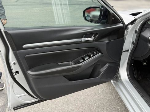 Used 2023 Nissan Altima 2.5 SV image 15