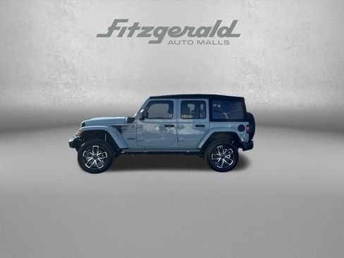 Used 2024 Jeep Wrangler Unlimited image 4