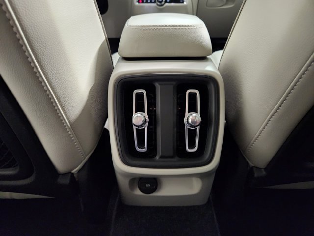 Certified 2026 Volvo XC40 B5 Ultra w/ Protection Package Premier AWD/4WD image 31