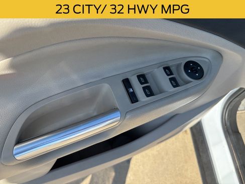 Used 2016 Ford Escape SE FWD image 16