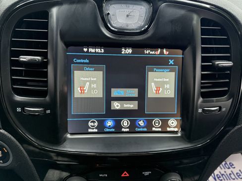 Used 2018 Chrysler 300 S image 19