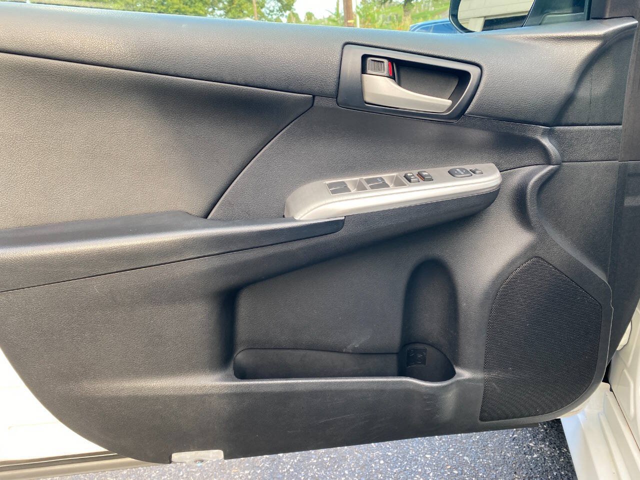 Used 2013 Toyota Camry SE FWD image 12