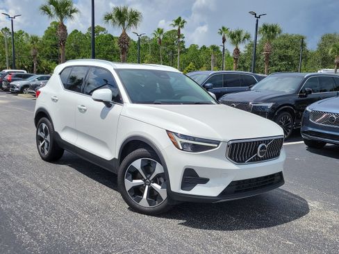 Certified 2025 Volvo XC40 B5 Core w/ Protection Package Premier AWD/4WD image 1