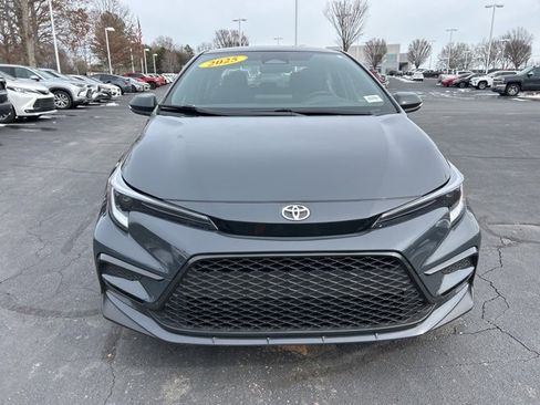Used 2025 Toyota Corolla SE image 2