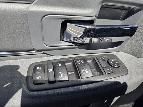 Used 2018 RAM 1500 Classic SLT image 13