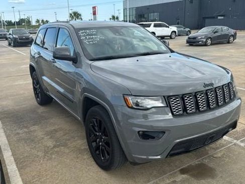 Used 2022 Jeep Grand Cherokee Laredo X RWD image 2