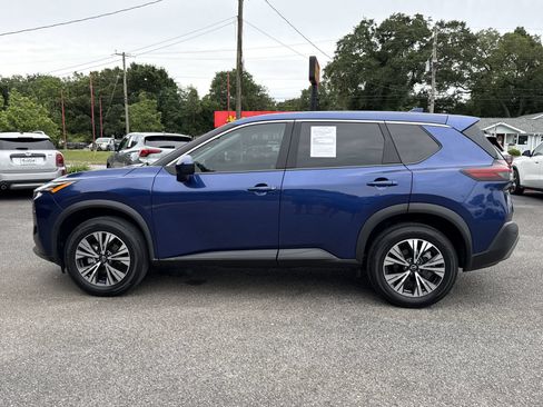 Used 2023 Nissan Rogue SV FWD image 2