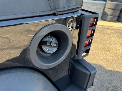 Used 2017 Jeep Wrangler Sport image 38