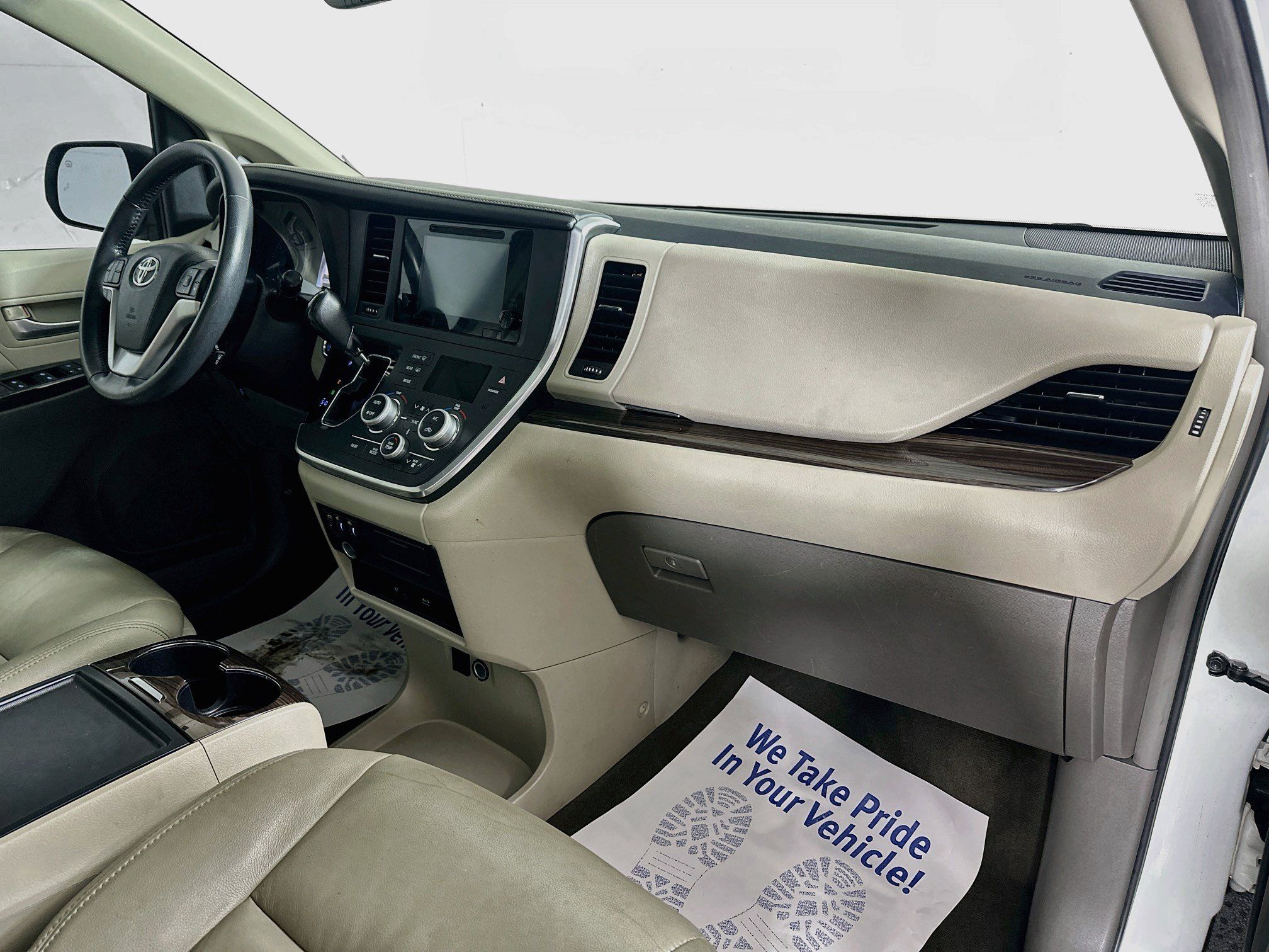 Used 2017 Toyota Sienna XLE Premium FWD image 30