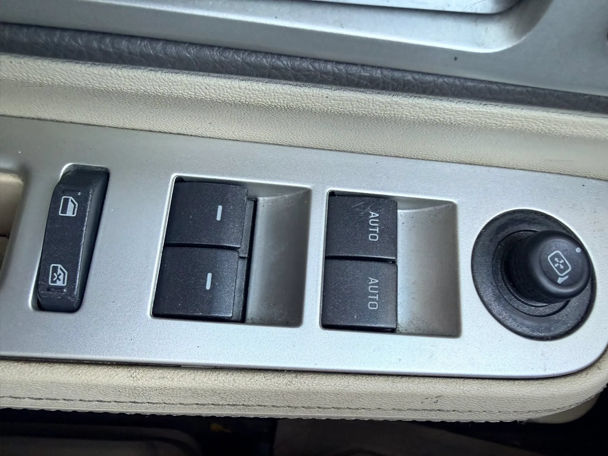 Used 2010 Lincoln MKX AWD image 14