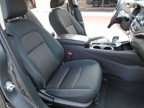 Used 2024 Nissan Altima 2.5 SV FWD image 12