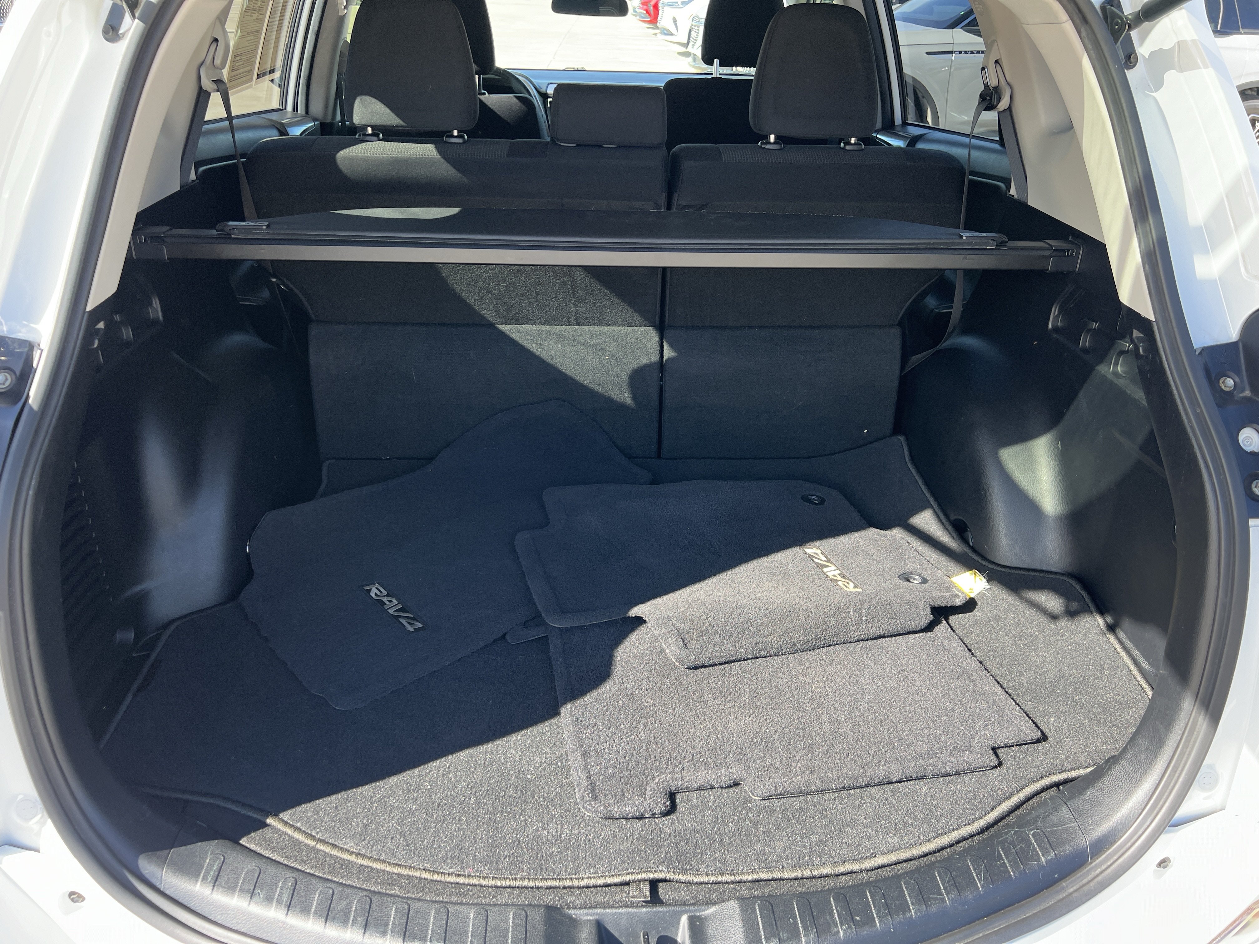 Used 2018 Toyota RAV4 XLE w/ Plus Extra Value Package FWD image 31