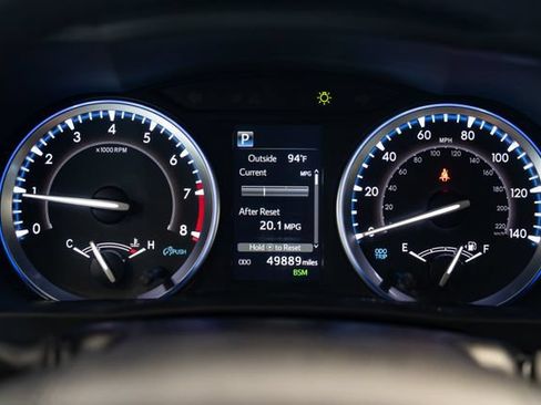 Used 2019 Toyota Highlander XLE AWD/4WD image 17