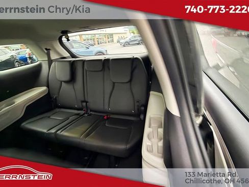 Used 2022 Kia Carnival LX FWD image 26