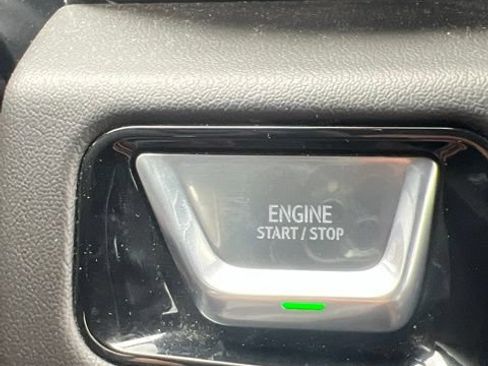 Used 2025 GMC Yukon XL Denali AWD/4WD image 15