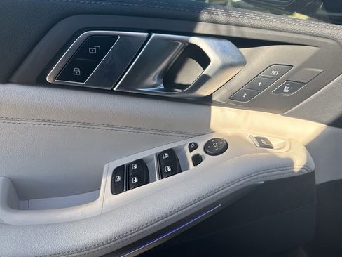 Used 2022 BMW X5 xDrive40i w/ Premium Package image 11