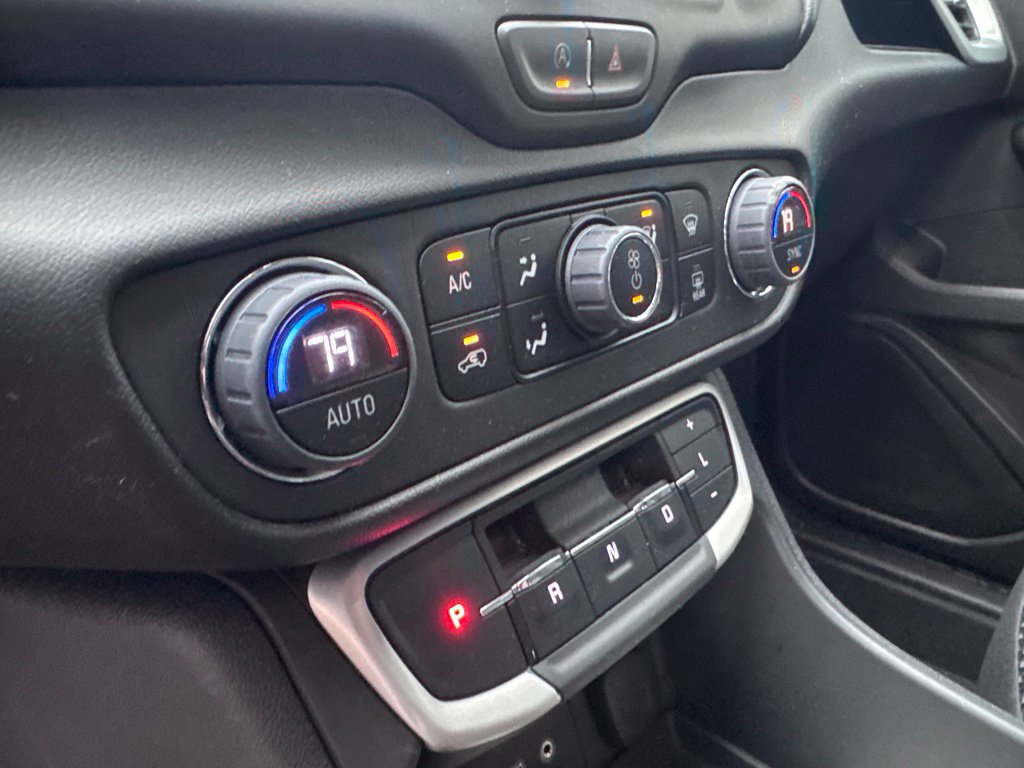 Used 2024 GMC Terrain SLE w/ Driver Convenience Package FWD image 26