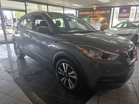 Used 2020 Nissan Kicks SV FWD image 2