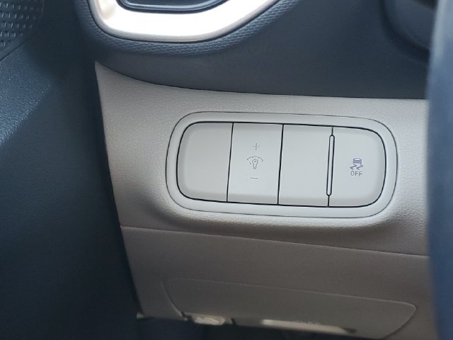 Used 2024 Hyundai Venue Limited FWD image 18