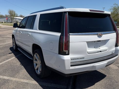 Used 2019 Cadillac Escalade ESV Luxury AWD/4WD image 12