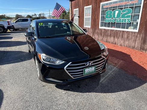 Used 2017 Hyundai Elantra SE FWD image 2