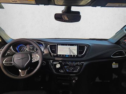 New 2026 Chrysler Pacifica Select image 15