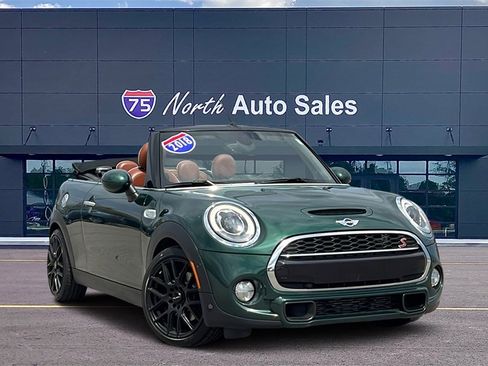 Used 2018 MINI Cooper S image 1