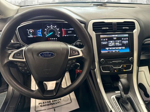 Used 2016 Ford Fusion SE image 16