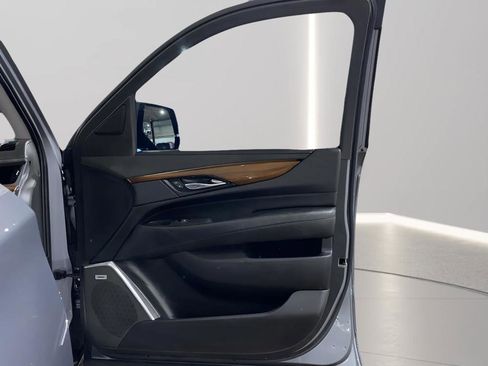 Used 2020 Cadillac Escalade Luxury image 12