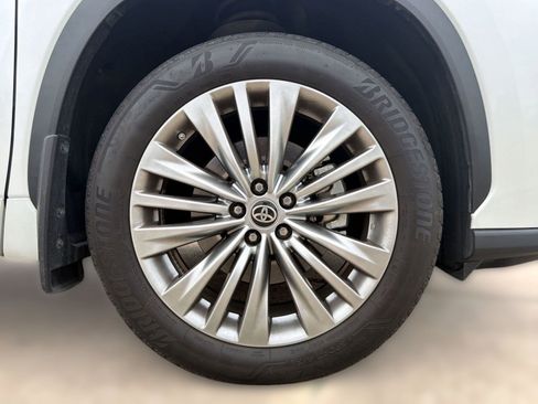 Used 2023 Toyota Highlander Platinum FWD image 11