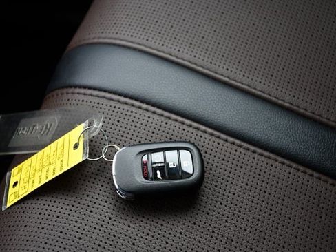 Used 2024 Honda Pilot Elite image 14