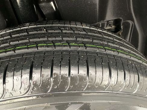 Used 2020 Jeep Cherokee Latitude Plus image 32